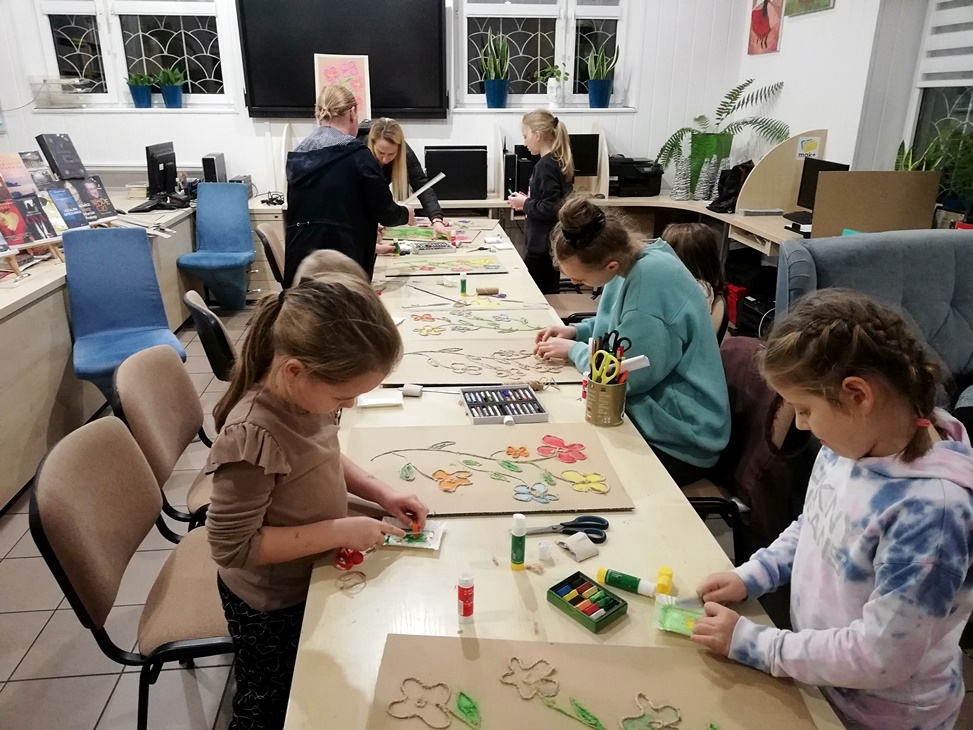 Obrazy sznurkiem malowane - warsztaty plastyczne dla dzieci