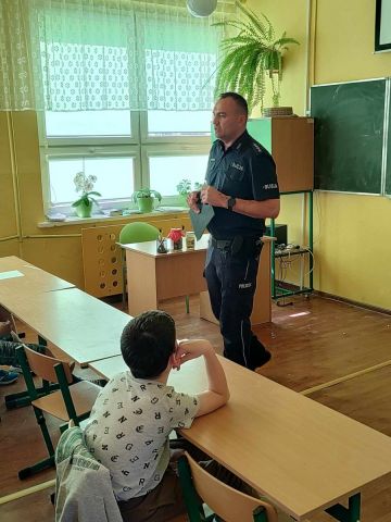 Spotkanie z policjantem - SP Krzemieniewice