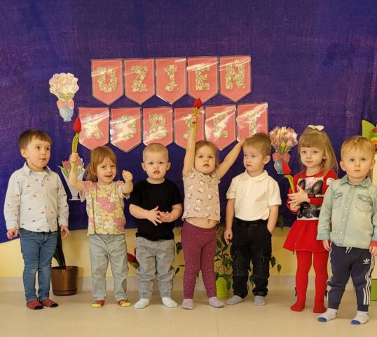 Dzień kobiet Klubie Dziecięcym i Samorządowym Klubie Malucha w Gorzkowicach