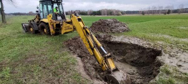 	Trwają prace przy usuwaniu awarii wodociągu w miejscowości Sobakówek