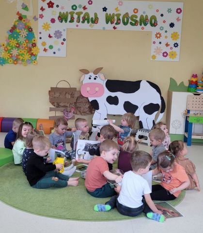 Na wiejskim podwórku realizacja zajęć w Samorządowym Klubie Dziecięcym w Gorzkowicach