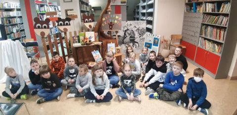 „Historia pluszowego misia” -  teatrzyk cieni w bibliotece SP w Gorzkowicach