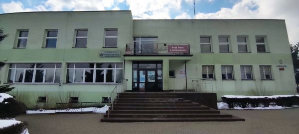 Gmina Gorzkowice  zakupiła budynek od  Banku Spółdzielczego Ziemi Piotrkowskiej