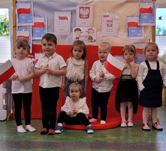 Święto Flagi w Samorządowym Klubie Dziecięcym i Samorządowym Klubie Malucha w Gorzkowicach