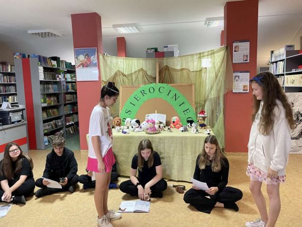 „Psierociniec” -  inscenizacja w bibliotece szkolnej SP w Gorzkowicach