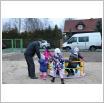 Galeria zdjęć: Poświęcenie i oddanie do użytku placu zabaw w Grabostowie. Link otwiera powiększoną wersję zdjęcia.