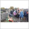 Galeria zdjęć: Pamiętamy o zmarłych - wyjście na cmentarz klasy 2c - SP Gorzkowice. Link otwiera powiększoną wersję zdjęcia.