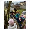 Galeria zdjęć: Dokarmiamy ptaki realizacja zajęć w Samorządowym Klubie Dziecięcym w Gorzkowicach. Link otwiera powiększoną wersję zdjęcia.