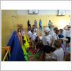 Galeria zdjęć: Przekazanie sprzętu sportowego przez rodziców uczniów SP w Gorzkowicach. Link otwiera powiększoną wersję zdjęcia.